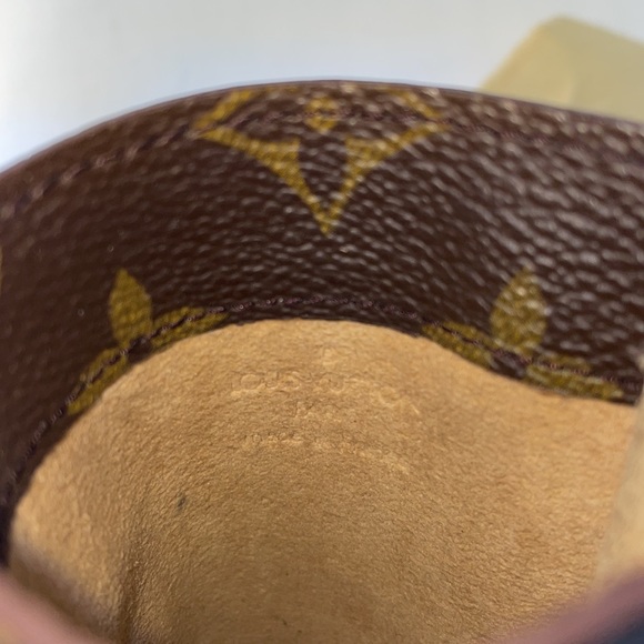 Authentic Louis Vuitton glasses case with lens cleaner and COA - Picture 8 of 9